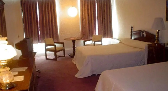 Четырёхместный номер Standard Old National Hotel