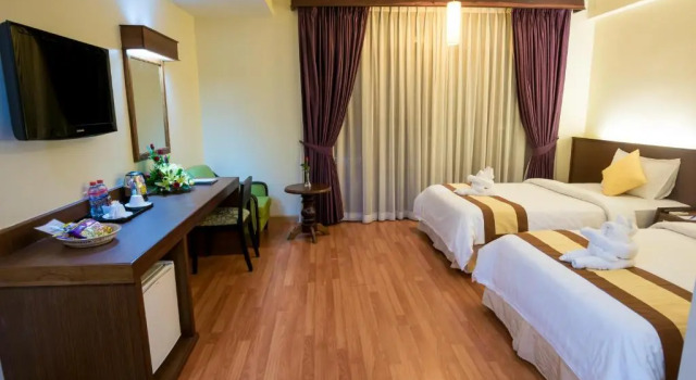 Двухместный номер Deluxe с балконом Ohana Phnom Penh Palace Hotel