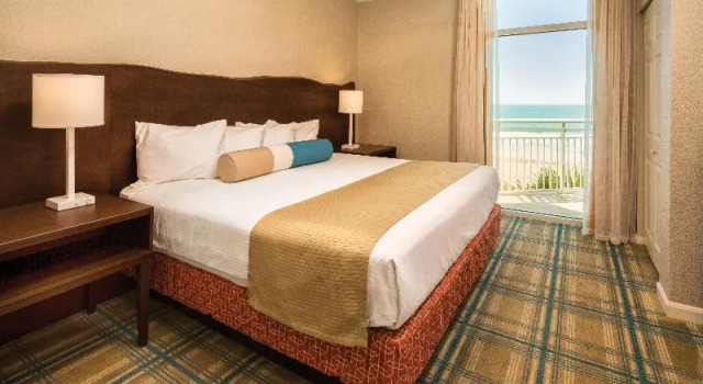 Номер Standard с балконом Club Wyndham Ocean Boulevard