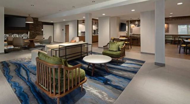 Четырёхместный люкс Fairfield by Marriott Inn & Suites Seattle Sea-Tac Airport