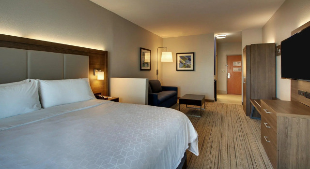 Двухместный люкс Holiday Inn Express Hotel & Suites Austell Powder Springs by IHG