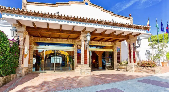 Marbella Resort 6 Pool Whirlpool Sauna, Забронировать Курортный отель Марбелья Коста-дель-Соль, рядом с Пристань для яхт Кабопино