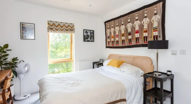 Bright 2 Bedroom Apartment Near Victoria Park