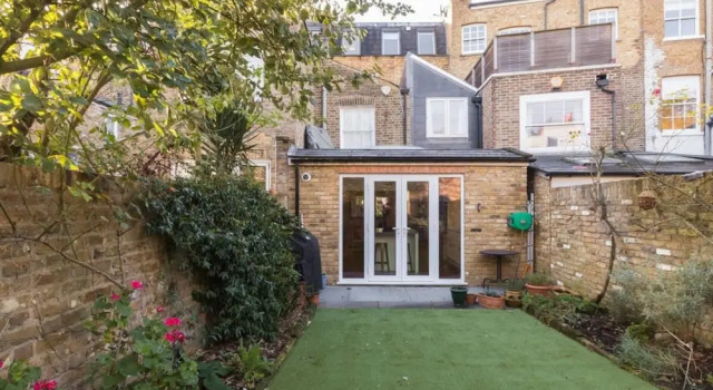 4-bed House With a Garden Fulham, Забронировать Дом для отпуска Коттеджи Лондона, рядом с Городской музей полиции, Коттедж