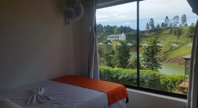 Номер Standard с видом на озеро Hotel Santa Maria de las Aguas Peñol