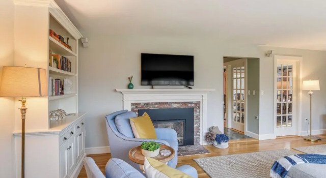 Expansive Group Getaway < 1 Mi to Dtwn Falmouth!, Prenota Hotel Falmouth Cape Cod