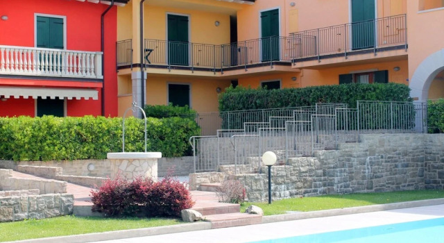Amazing Holiday Home With Alluring Lake-view, Prenota Casa vacanze Hotel a Veneto con piscina, Piscina