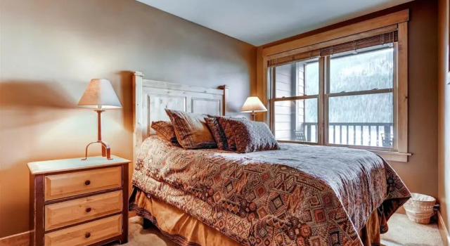 Beautiful 1 Bedroom Mountain Condo in River Run Village With Hot Tub Access and Walking Distance to the Gondola