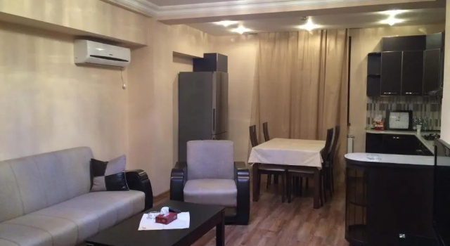 Yeznik Koghbatsi - Amiryan crossroads 2 bedroom Comfortable apartment with Balcony KO333, Забронировать Апартаменты/квартира Отели Еревана с парковкой, рядом с Голубая мечеть, Парковка