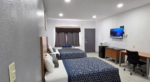 Четырёхместный номер Standard Executive Inn Laguna Vista