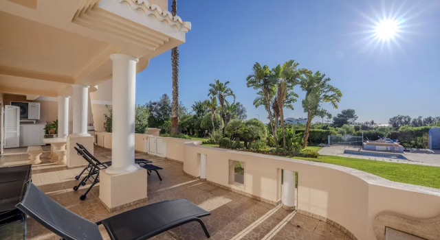Praia da Marinha Apartment, Забронировать Апартаменты/квартира Отели Карвоэйру с парковкой, Парковка