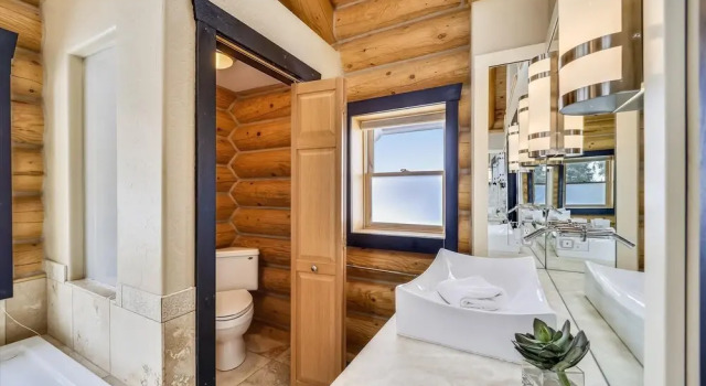 Modern Ski Home 4 Bedroom Home by Redawning, Rezerwuj Hotel Hotele w Vail Ski z parkingiem, Parking