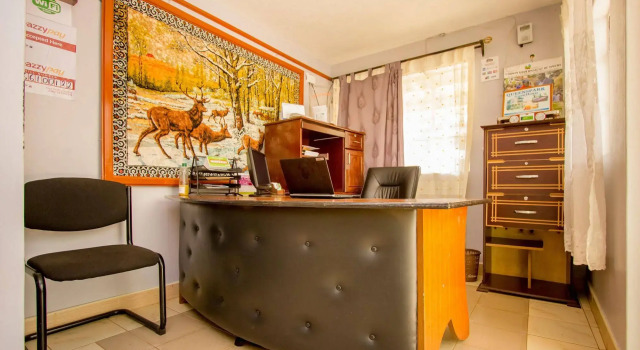 Queens Park Guest House, Prenota Affittacamere Hotel a Central con parcheggio, Parcheggio