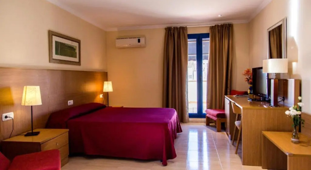 Hostal Casa Manolo, Reserva ahora Hotel La Senia Tarragona