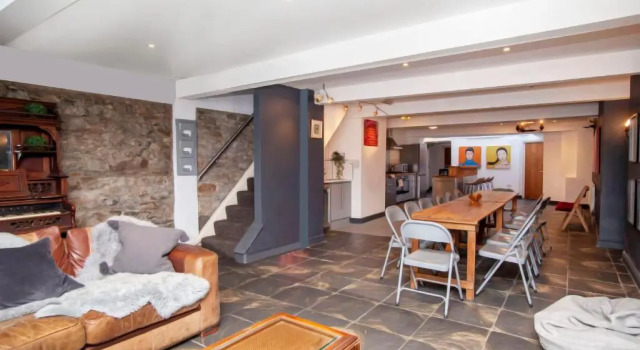 Коттедж Quirky Cardiff Bay Hen House Sleeps 14-16