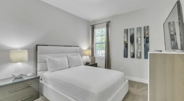 Modern Private Pool 4 Bedroom Home by Disney 4 Home by RedAwning, Prenota Hotel Hotel a Reunion con piscina, Piscina