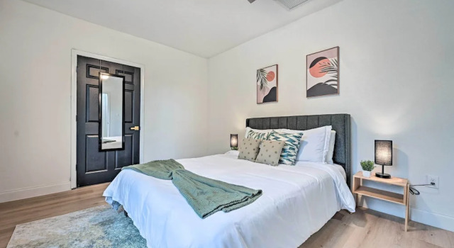 All-encompassing Retreat w/ Pool & Game Room!, Rezerwuj Dom wakacyjny Hotele w Tampa z parkingiem, Parking