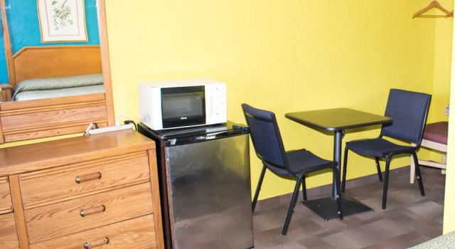 Четырёхместный номер Economy Bloomfield Motel