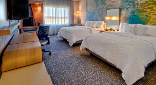 Четырёхместный номер Standard Courtyard by Marriott San Marcos