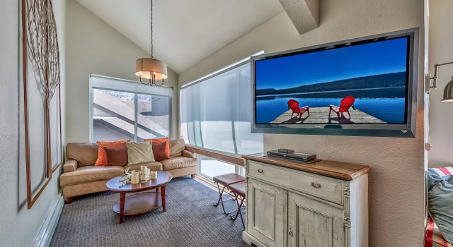 Номер Standard 2br+ Loft Centrally Located Kirkwood Great Value 2 Bedroom Condo by RedAwning