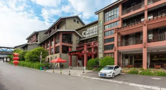 Nverzhai Holiday Hotel, Забронировать Отель Энши Хубэй