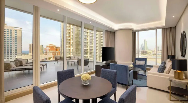Люкс c 1 комнатой с видом на море Hilton Bahrain City Centre Hotel & Residences