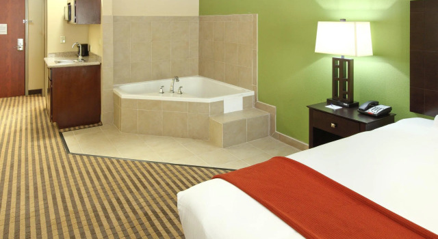 Двухместный номер Standard Holiday Inn Express & Suites Maumelle by IHG