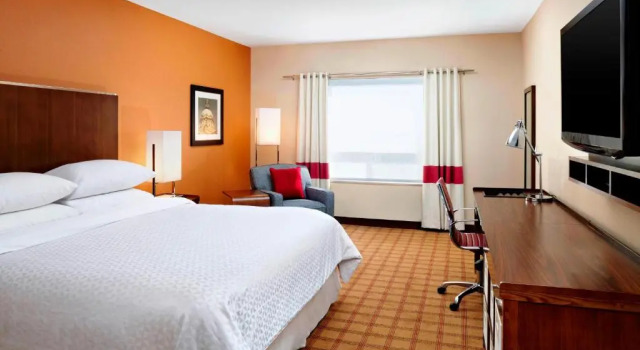 Двухместный номер Standard Four Points by Sheraton Edmonton Gateway