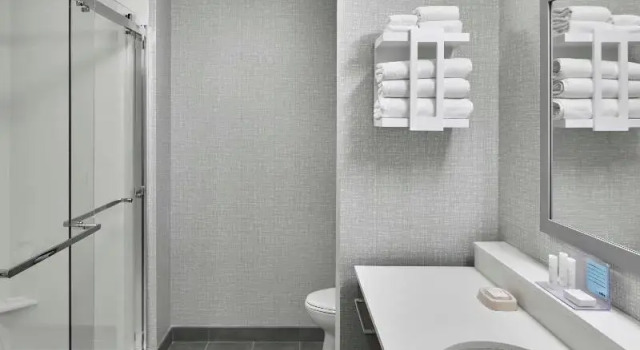 Шестиместный номер Standard Hampton Inn & Suites Saratoga Springs Downtown