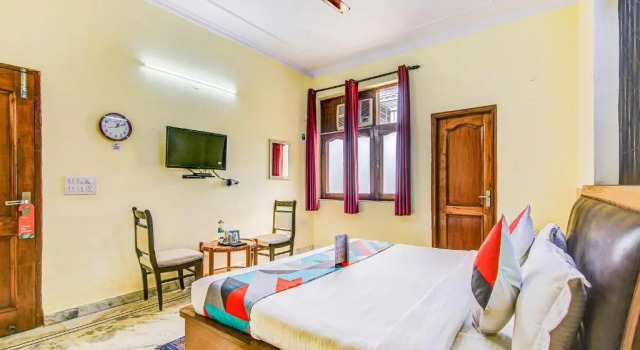 Номер Deluxe FabHotel The Everest 43