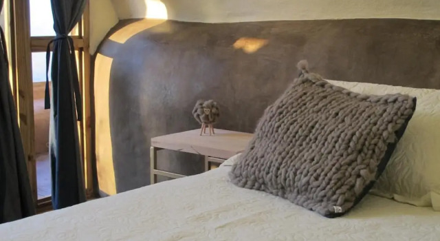 Caliu Earthship Ecolodge, Rezervasyon Otel Colonia otoparklı oteller, Otopark