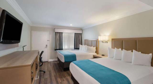 Четырёхместный номер Standard Best Western Woodland Hills