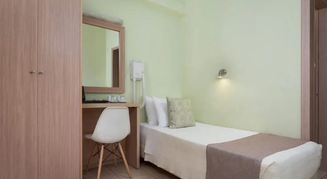 Трёхместный номер Standard с балконом Hotel Leto Delphi