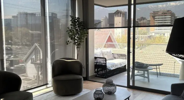 Апартаменты с балконом и с видом на город At Home Alonso