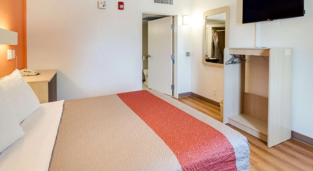 Motel 6-Lenexa, KS - Kansas City Southwest, Buchen Sie Motel Motels in Lenexa, Motel