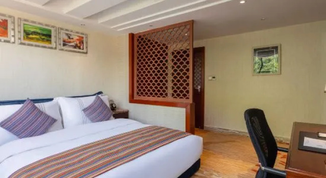 Люкс Deluxe с 4 комнатами Howard Johnson Tianyuan Resort Jiuzhaigou