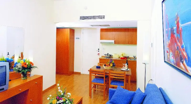 Номер Standard с балконом Angela Downtown Hotel