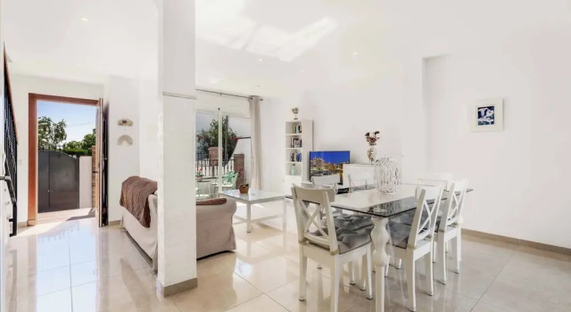 Villa Juncos, Varaa Villa Nerja Axarquía
