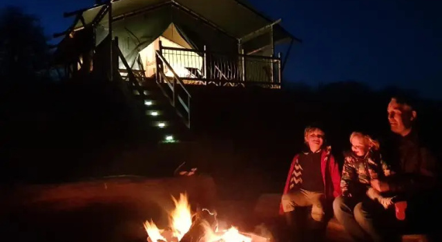 Тент Brackenhill Glamping - Safari Tent with Hot Tub