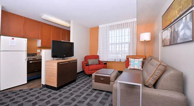 Четырёхместный люкс с 2 комнатами TownePlace Suites by Marriott Ontario Airport