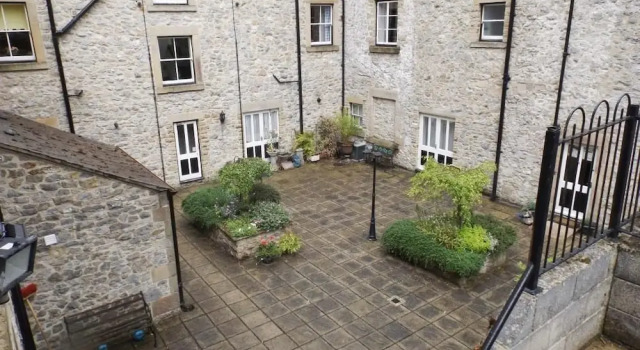 Pavilion Gardens Apartment