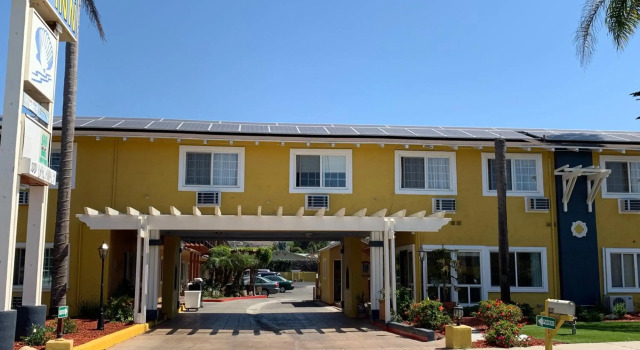Sandyland Reef Inn, Забронировать Отель Карпинтерия Santa Barbara and Vicinity, рядом с Пляж Карпинтерия-Стэйт