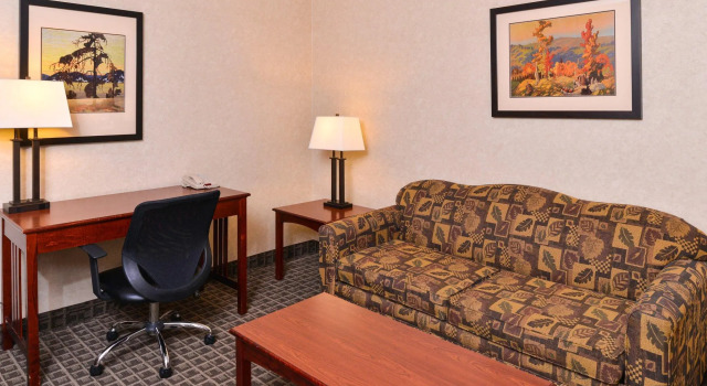Двухместный люкс Holiday Inn Express Edmonton North by IHG