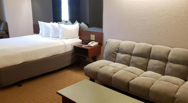 Люкс Deluxe Microtel Inn & Suites by Wyndham Wellsville