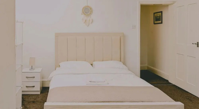 Immaculate 3-bed Cottage in Hampton, Забронировать Дом для отпуска Виллы Большого Лондона, Вилла