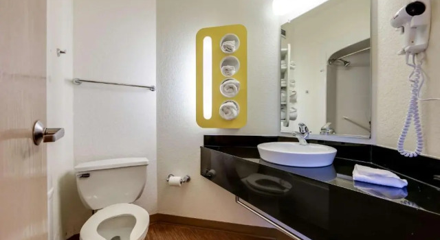 Четырёхместный номер Deluxe Motel 6 Mississauga, ON - Toronto
