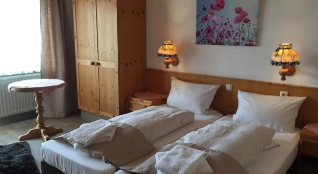 Трёхместный номер Standard с балконом Hotel Alte Rose Gasthaus