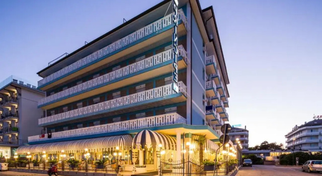 Hotel Principe, Забронировать Отель Отели в центре Каорле с завтраком, отели в центре Каорле с завтраком