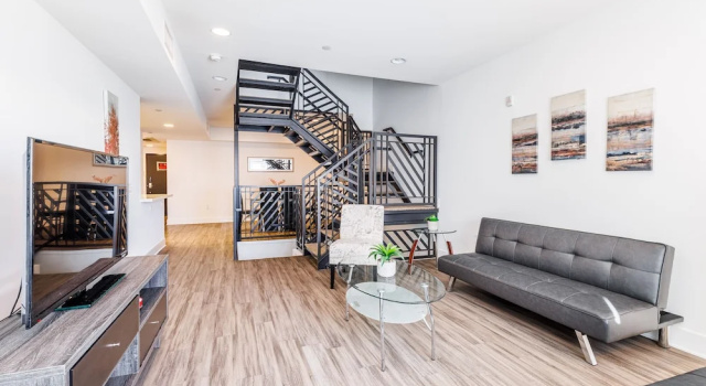 Номер Standard с 2 комнатами с балконом Heaven on Hollywood Boulevard Furnished Apartments