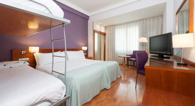 Номер Семейный Hotel Madrid Centro, Affiliated by Meliá